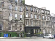 Edinburgh New Town tenements on Dublin Street, showing basement-level frontages below the pavement